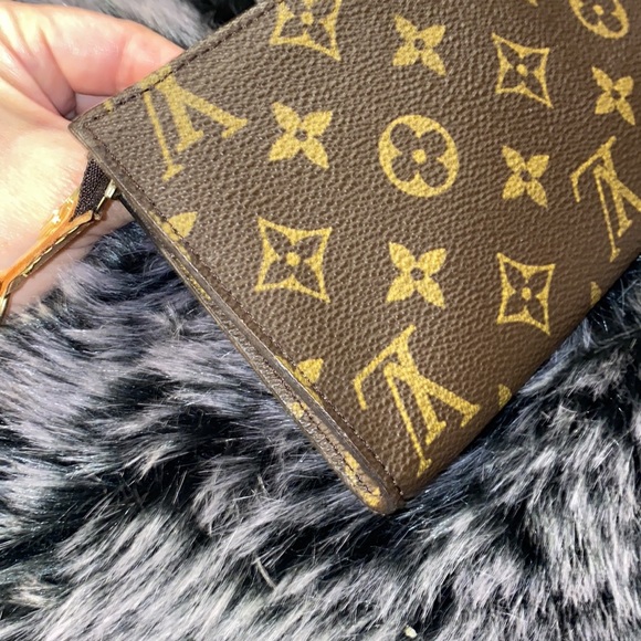 Authentic LV pochette - Picture 10 of 13